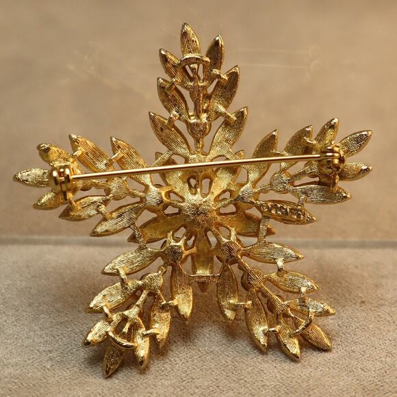 Lisner Red Fuchsia Rhinestone Star Flower Brooch Pin - Picture 3 of 4